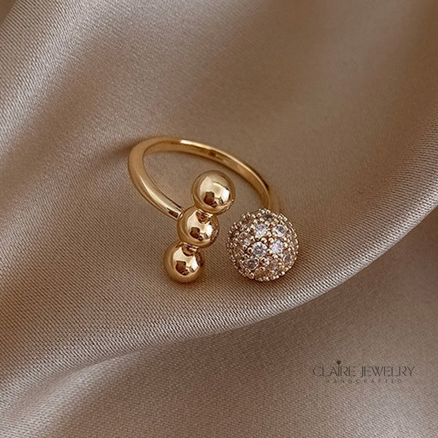 Triple Ball Ring made of Gold and Zirconium Dioxide