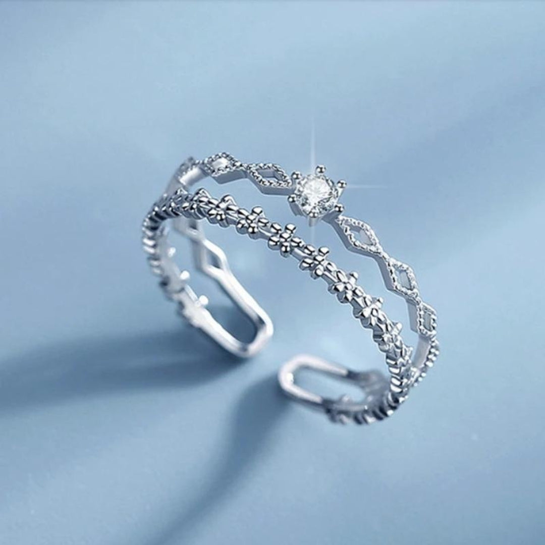 Adjustable Elegant Zirconia Ring made of Sterling Silver