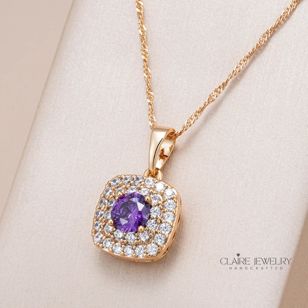Elegant lilac shiny necklace in gold