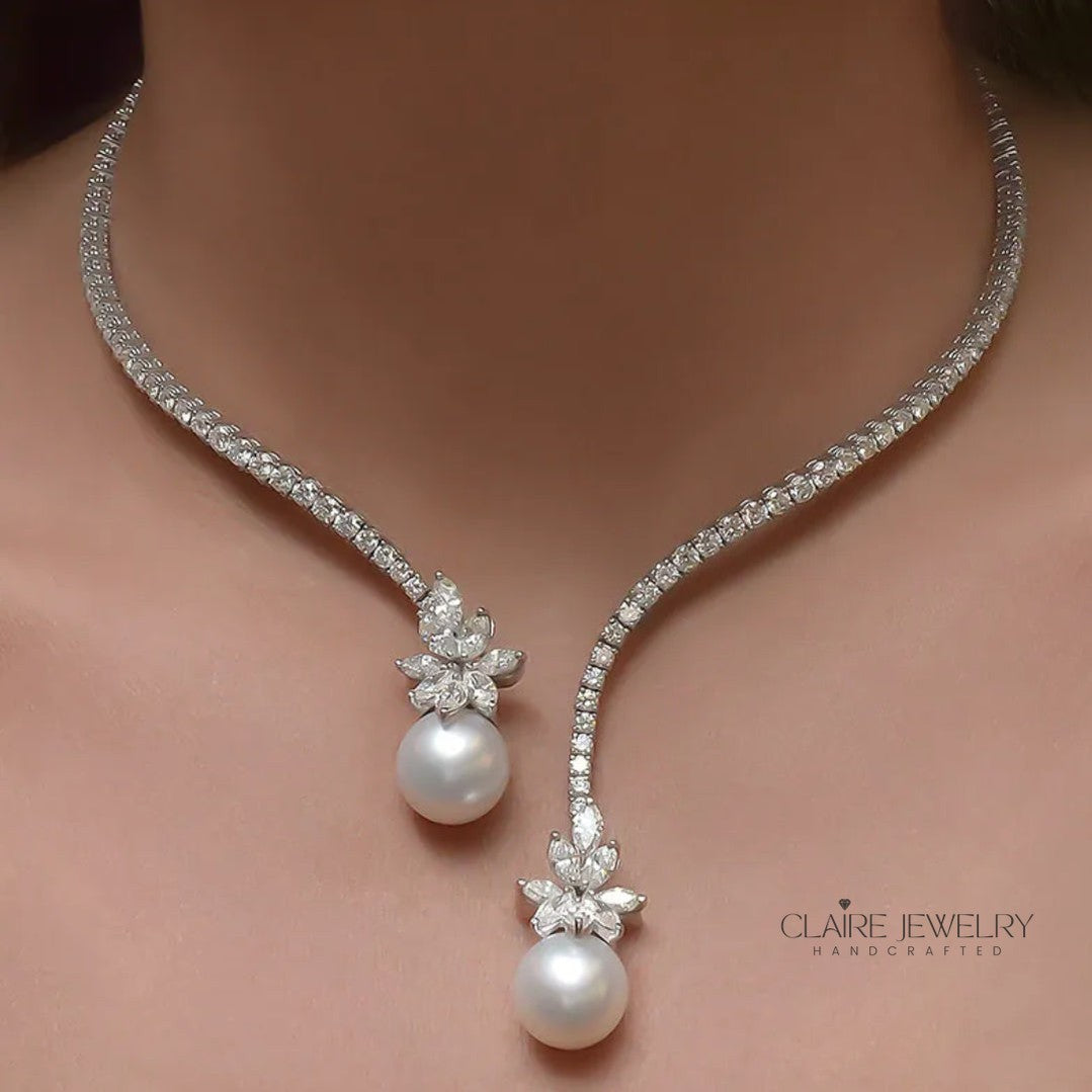 Elegant shiny necklace with pearls made of sterling silver