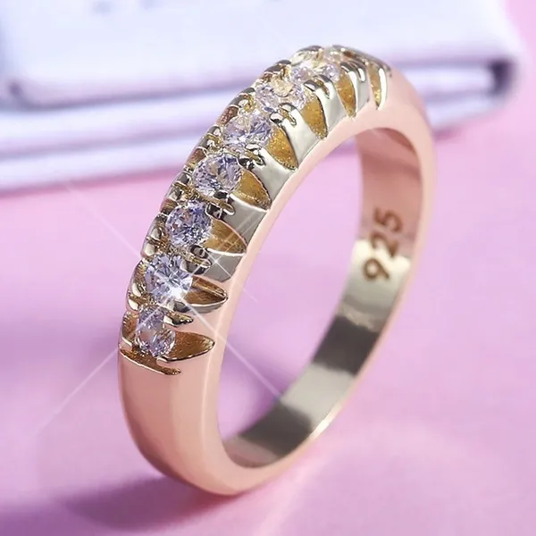 Elegant ring with zirconium dioxide inlays