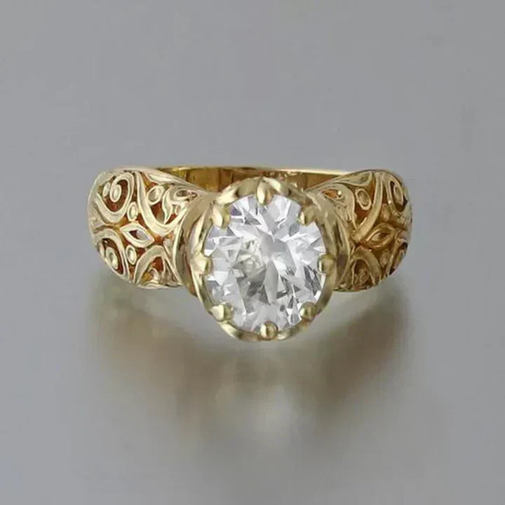 Elegant ring with white crystal