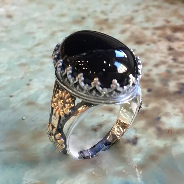 Vintage Shiny Black Crystal Ring