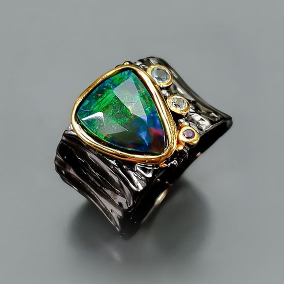 Vintage Brilliant Green Crystal Ring