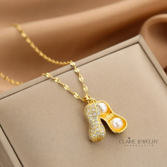 Chrysalis Necklace with Pearls in Gold