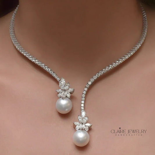 Elegant necklace made of shiny silver