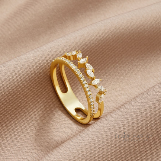 Double-layered zirconia ring in gold