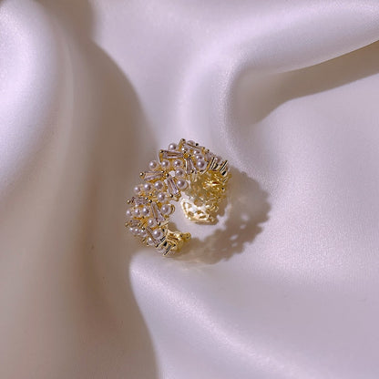 Luxurious Pearl Ring in Gold Color