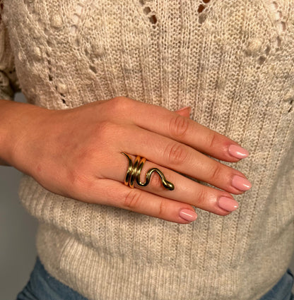 Marie Belle - sierlijke ring met slang structuur