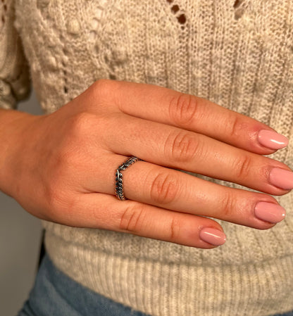 Marie Belle - laurier structuur ring met steentjes