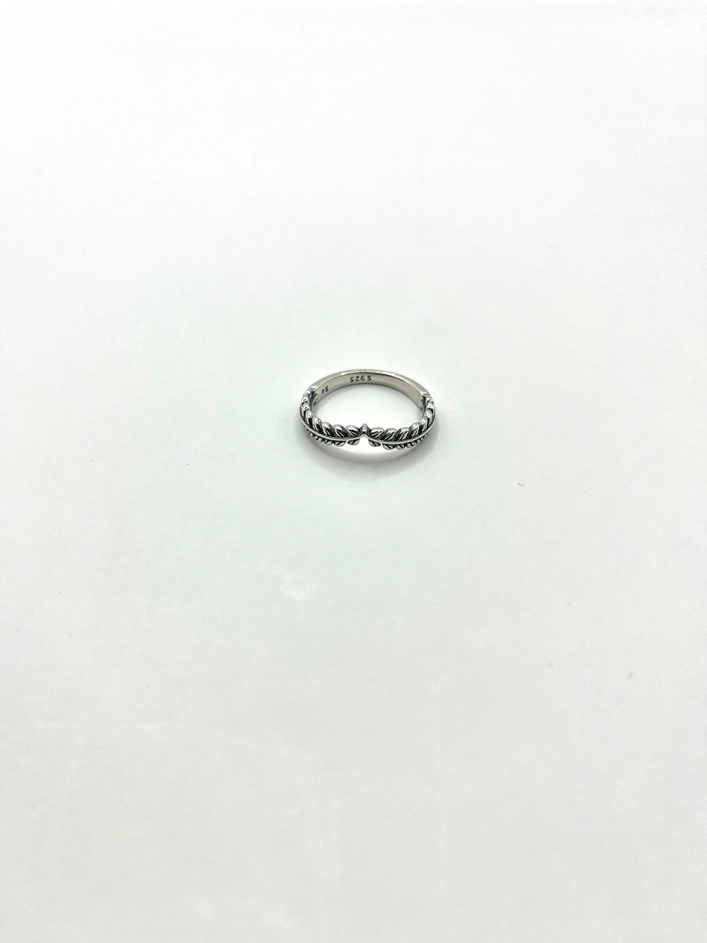 Marie Belle - laurier structuur ring met steentjes