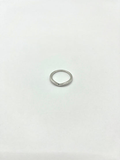 Marie Belle - subtiele ring met lichte vouw