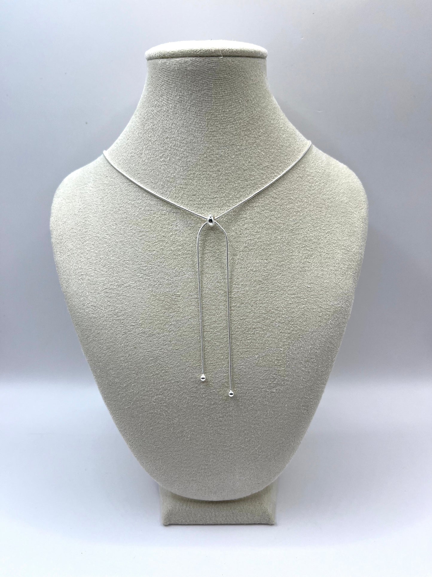 Amélie Jardin - sierlijke collier met geknoopt design