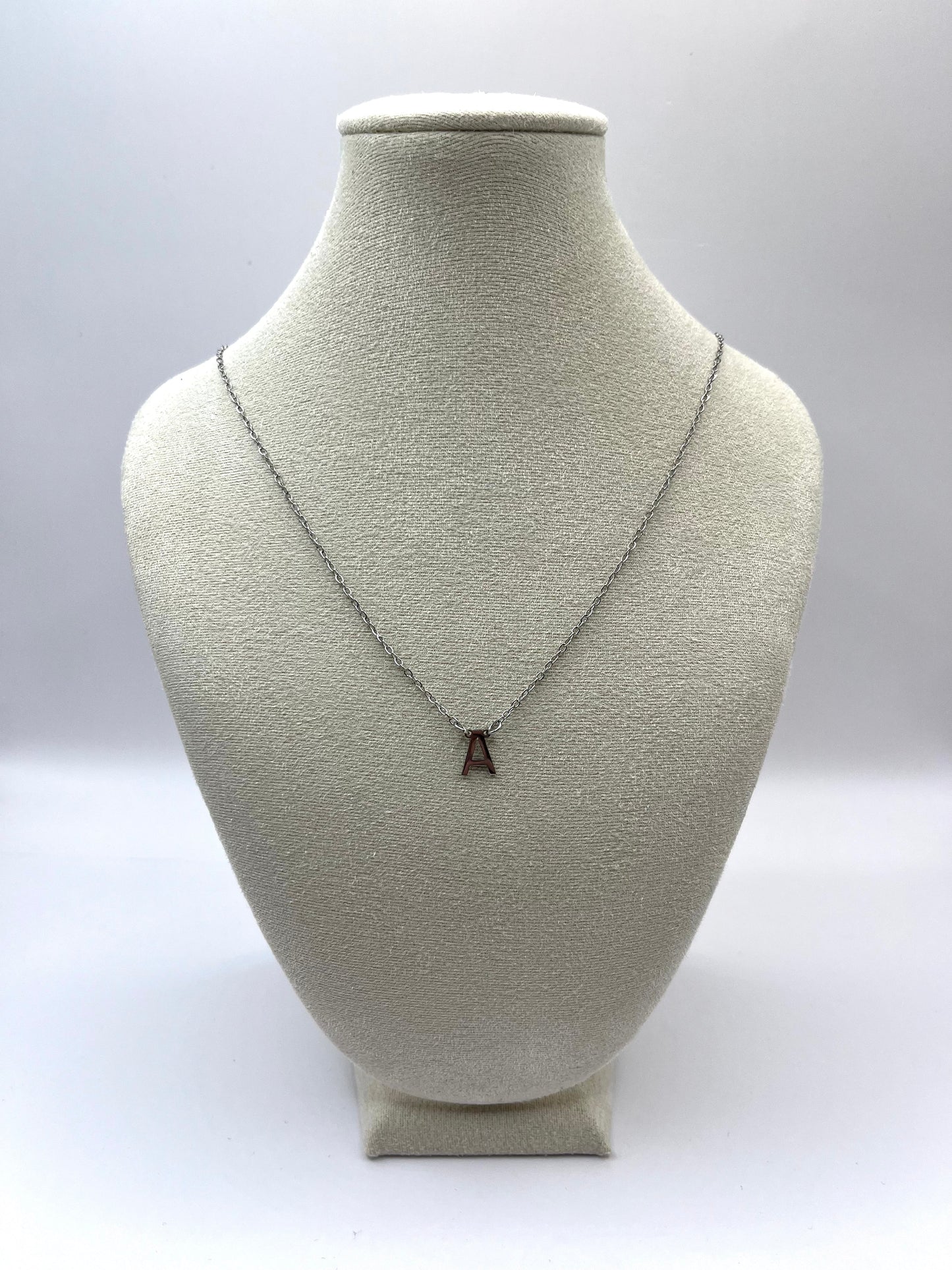 Amélie Jardin - subtiele initialen collier (a-z)