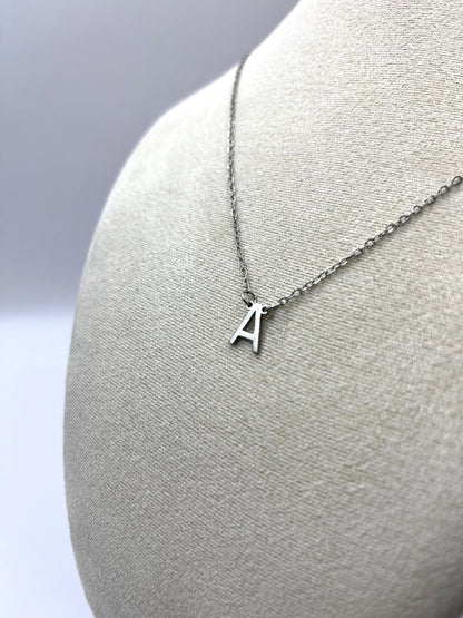 Amélie Jardin - subtiele initialen collier (a-z)