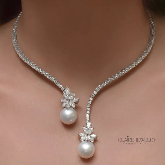 Elegant shiny necklace with pearls made of sterling silver