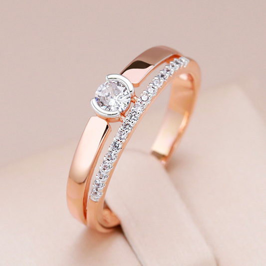 Luxurious Ring in White Crystal with Zirconia