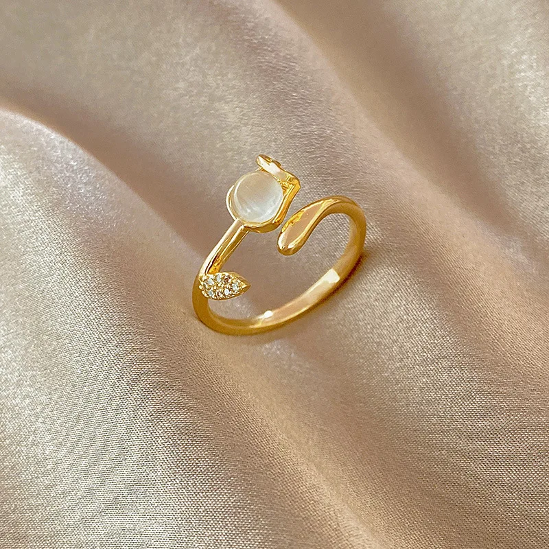 Ring made of tulip crystal in gold