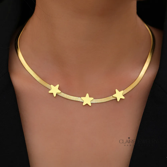 Elegant golden star necklace